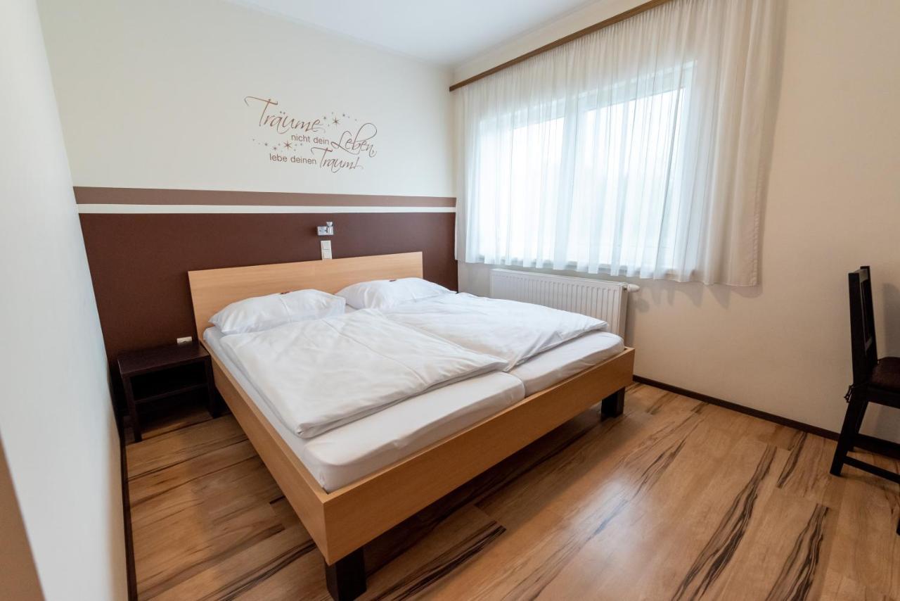 Mönchhof Gaestehaus Moser מראה חיצוני תמונה